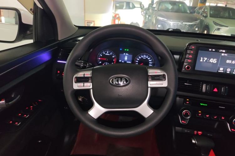 Used Kia KX7 2017 2.0L Automatic 2WD GL 5 Seats Steering Wheel