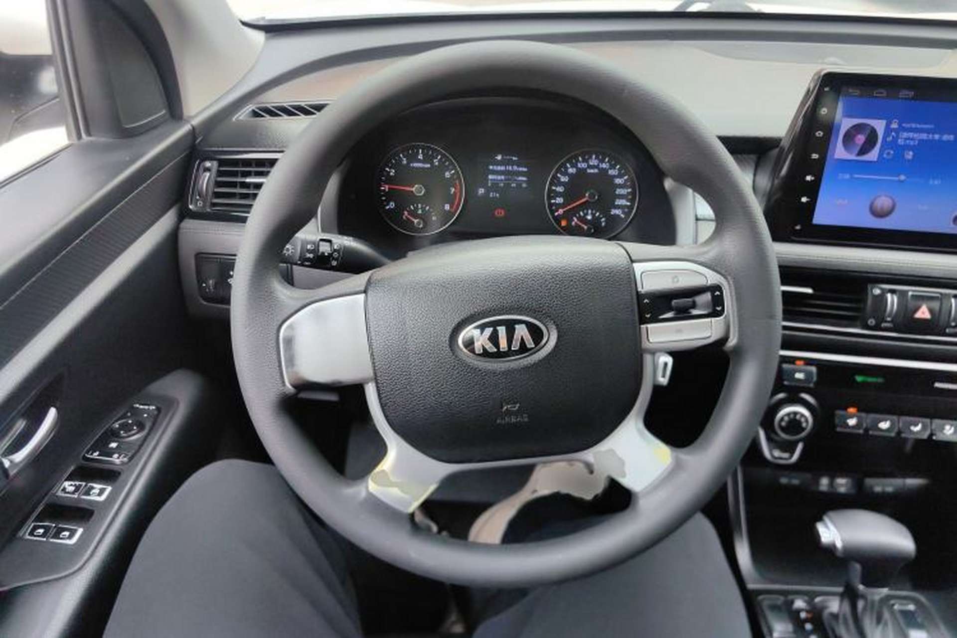 Used Kia KX7 2017 2.0L Automatic 2WD SMART 5-seater Steering Wheel