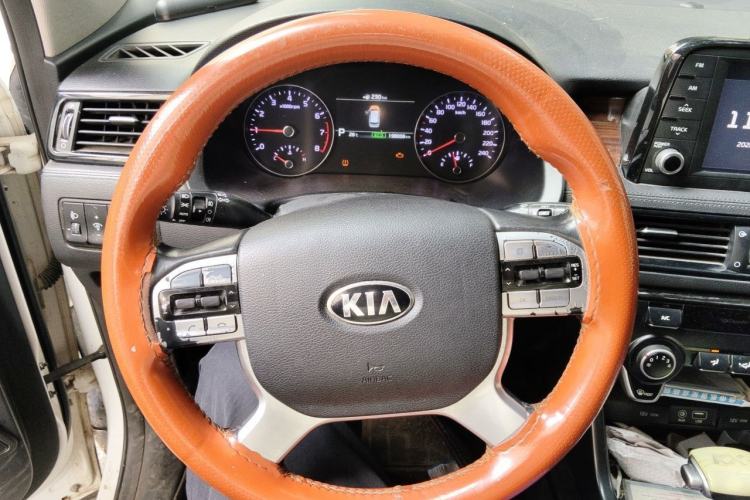 Used Kia KX7 2017 2.4L Automatic 2WD GLS 5-Seater Steering Wheel