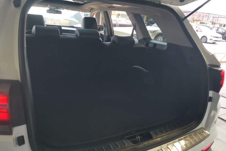 Used Kia KX7 2017 2.4L Automatic 2WD GLS 5-Seater Trunk
