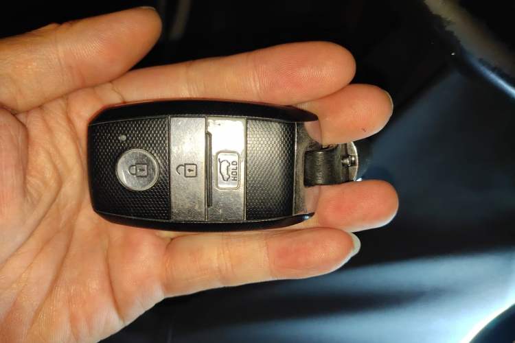 Used Kia KX7 2017 2.0T Automatic All-Wheel Drive LUX 7-Seater Vehicle Key