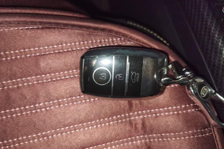Used Kia KX7 2017 2.0T Automatic All-Wheel Drive LUX 7-Seater Vehicle Key