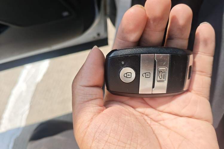 Used Kia KX7 2017 2.0T Automatic All-Wheel Drive LUX 7-Seater Vehicle Key