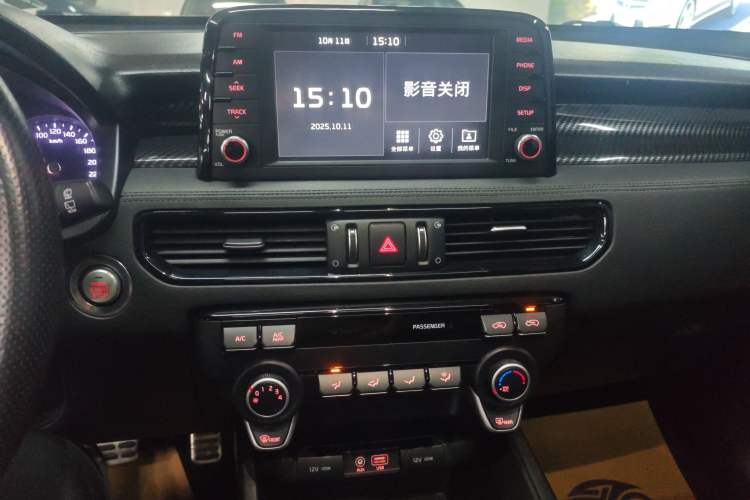 Used Kia KX7 2017 2.0T Automatic Two-Wheel Drive GLS 7-Seater Audio And AC Panel