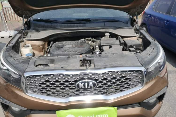 Used Kia KX7 2017 2.0T Automatic Two-Wheel Drive GL 7-Seater Engine Bay