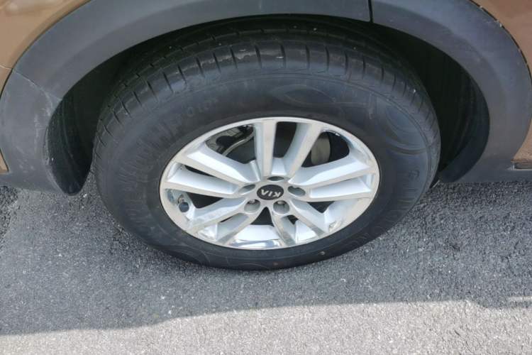 Used Kia KX7 2017 2.0T Automatic Two-Wheel Drive GL 7-Seater Exterior 2