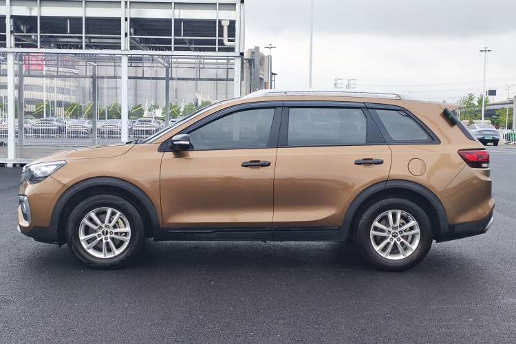 Used Kia KX7 2017 2.0T Automatic Two-Wheel Drive GL 7-Seater Exterior 4