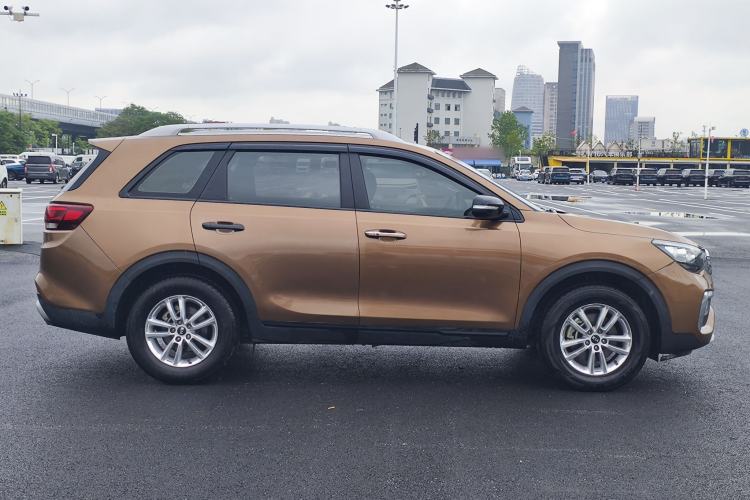 Used Kia KX7 2017 2.0T Automatic Two-Wheel Drive GL 7-Seater Exterior 9