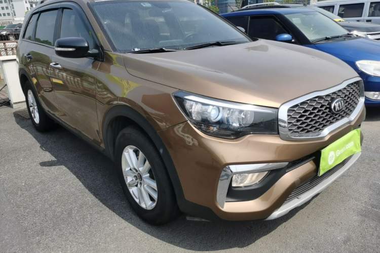 Used Kia KX7 2017 2.0T Automatic Two-Wheel Drive GL 7-Seater Front Right 45 Deg