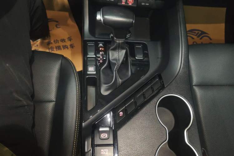 Used Kia KX7 2017 2.0T Automatic Two-Wheel Drive GLS 7-Seater Gear Lever