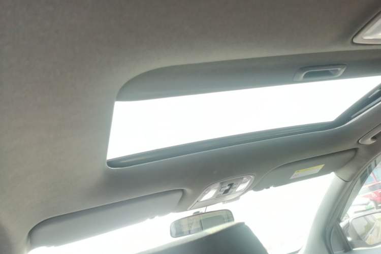 Used Kia KX7 2017 2.0T Automatic Two-Wheel Drive GL 7-Seater Headliner