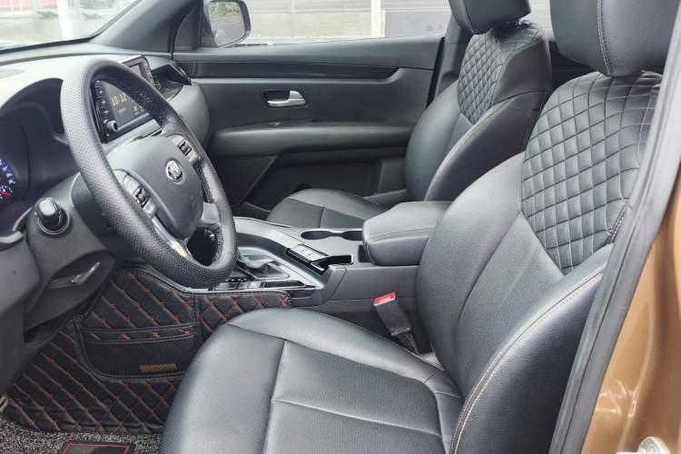 Used Kia KX7 2017 2.0T Automatic Two-Wheel Drive GL 7-Seater Interior 2