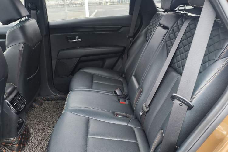 Used Kia KX7 2017 2.0T Automatic Two-Wheel Drive GL 7-Seater Interior 3