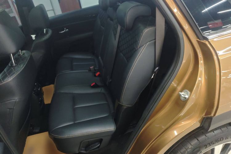 Used Kia KX7 2017 2.0T Automatic Two-Wheel Drive GLS 7-Seater Interior 4