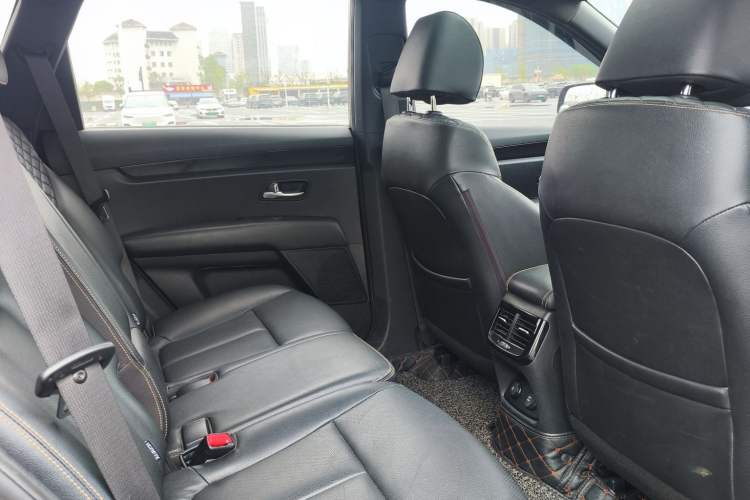Used Kia KX7 2017 2.0T Automatic Two-Wheel Drive GL 7-Seater Interior 5