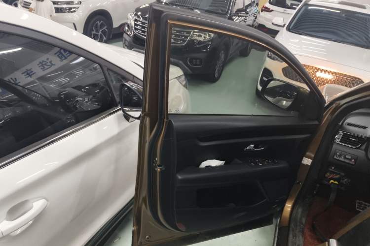 Used Kia KX7 2017 2.0T Automatic Two-Wheel Drive GLS 7-Seater Left Front Door Interior