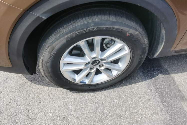 Used Kia KX7 2017 2.0T Automatic Two-Wheel Drive GL 7-Seater Left Front Wheel Hub