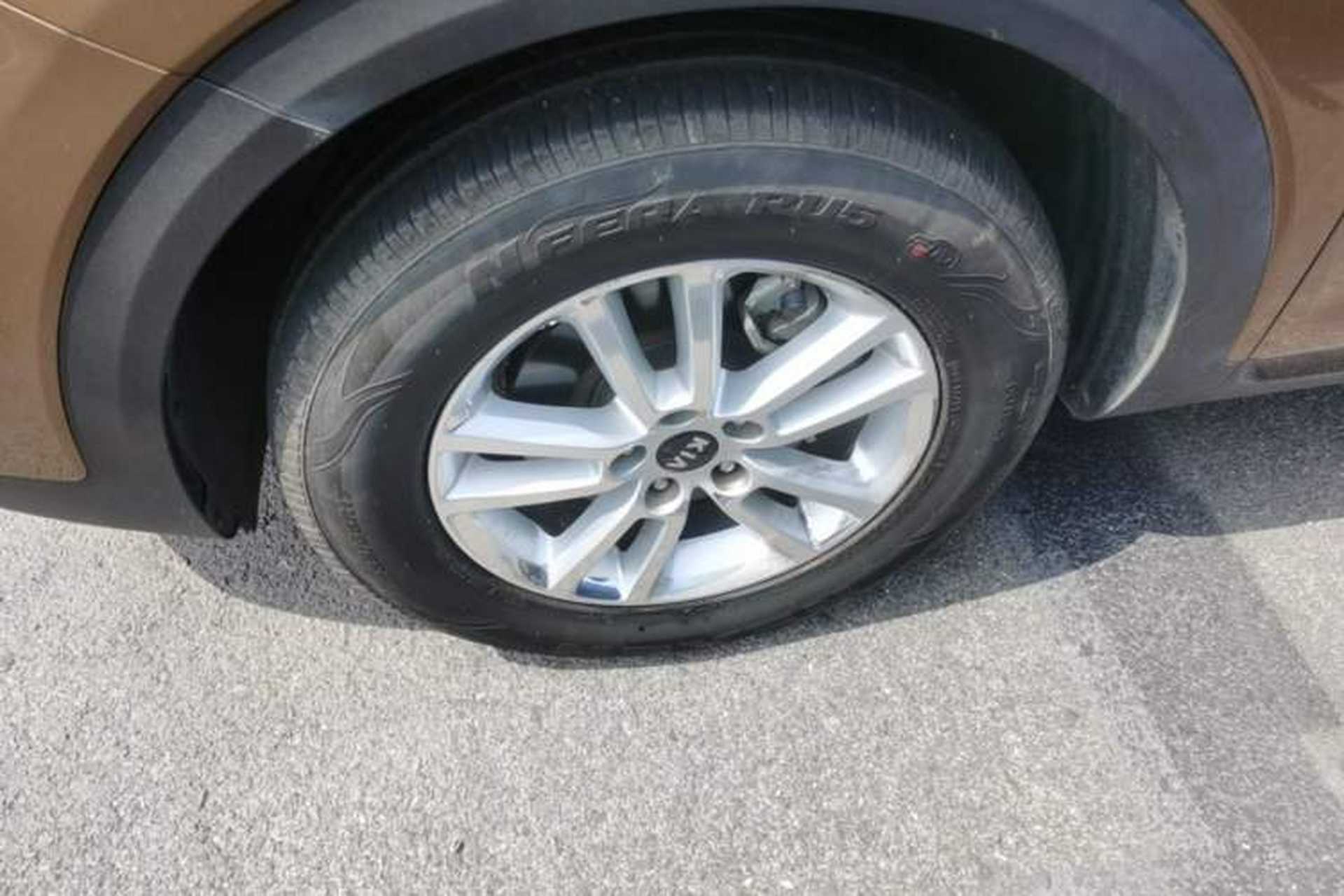 Used Kia KX7 2017 2.0T Automatic Two-Wheel Drive GL 7-Seater Left Front Wheel Hub