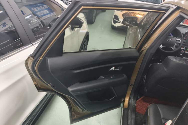 Used Kia KX7 2017 2.0T Automatic Two-Wheel Drive GLS 7-Seater Left Rear Door Interior