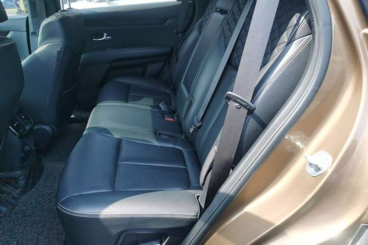 Used Kia KX7 2017 2.0T Automatic Two-Wheel Drive GL 7-Seater Left Rear Seat