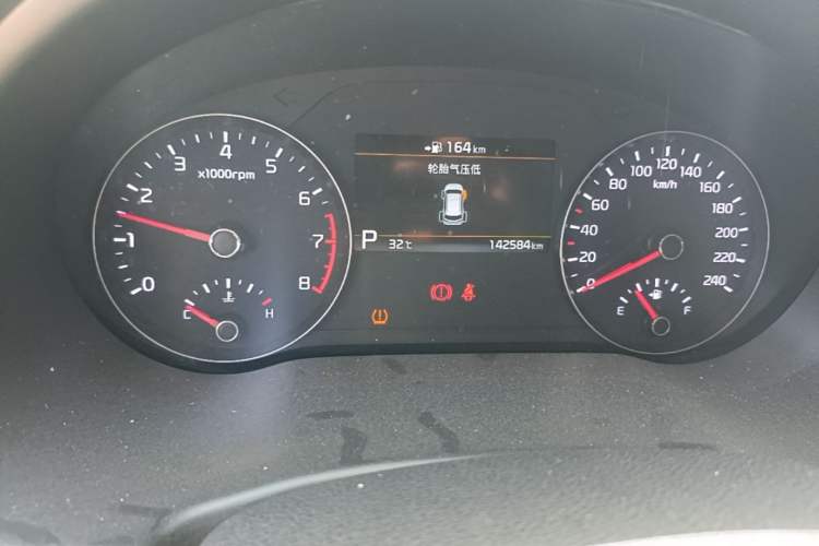 Used Kia KX7 2017 2.4L Automatic 2WD GLS 5-Seater Odometer Close Up