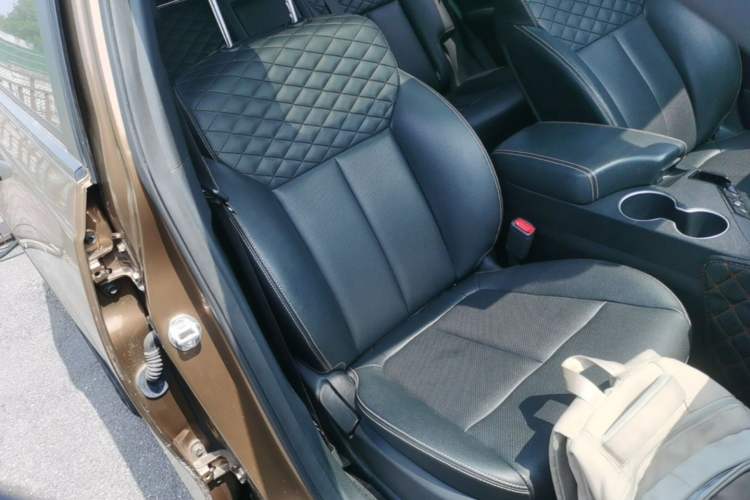 Used Kia KX7 2017 2.0T Automatic Two-Wheel Drive GL 7-Seater Right Front Seat