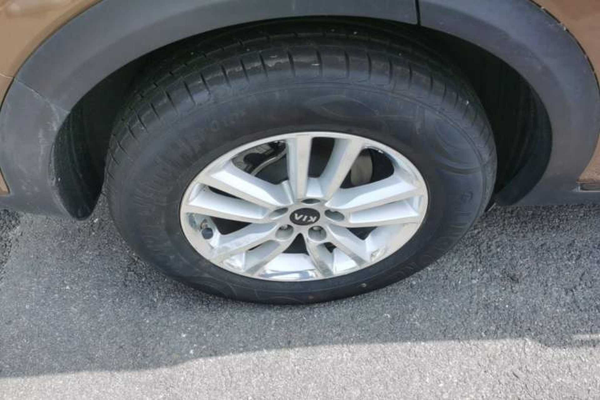 Used Kia KX7 2017 2.0T Automatic Two-Wheel Drive GL 7-Seater Right Rear Wheel Hub