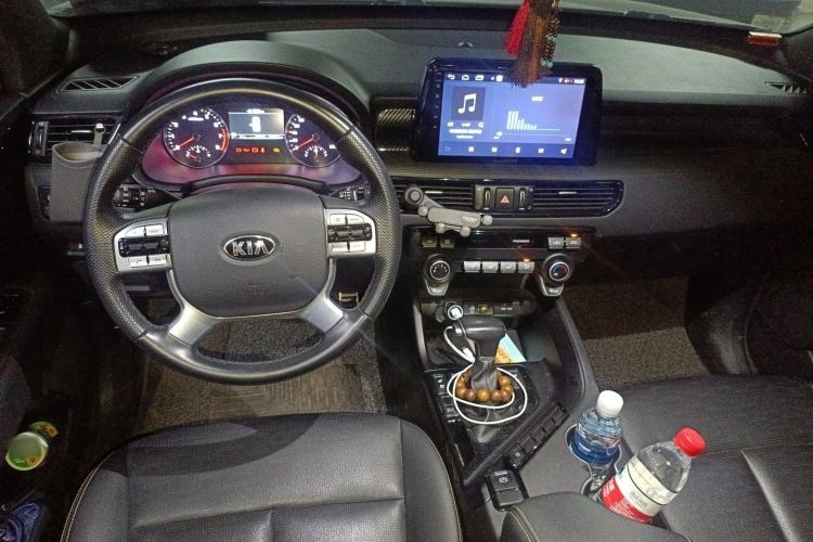 Used Kia KX7 2020 2.0T Automatic Two-Wheel Drive GLS 7-Seater Center Console