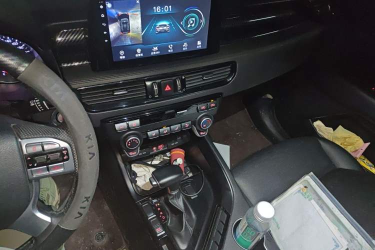 Used Kia KX7 2020 2.0T Automatic Two-Wheel Drive GLS 7-Seater Gear Lever