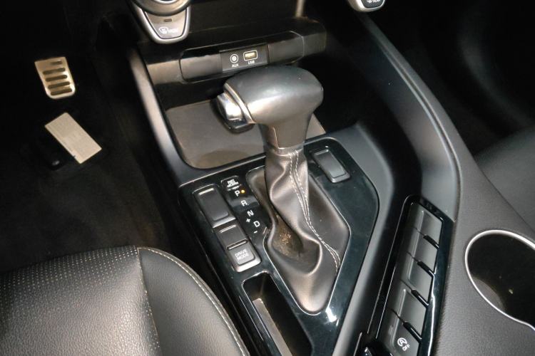 Used Kia KX7 2020 2.0T Automatic Two-Wheel Drive GLS 7-Seater Gear Lever