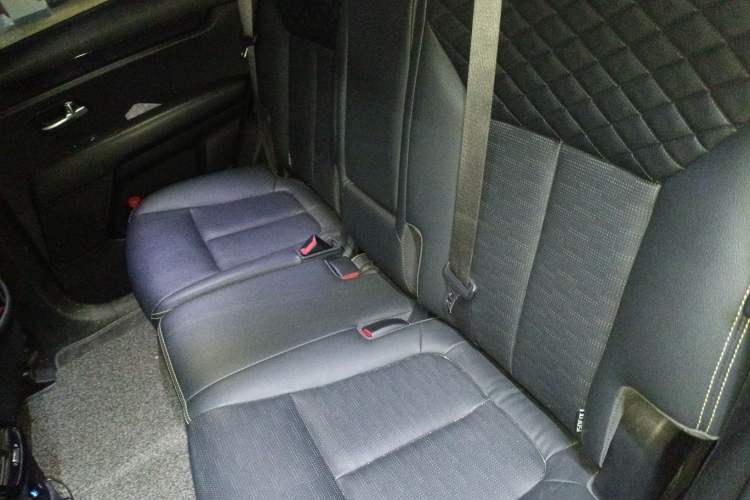 Used Kia KX7 2020 2.0T Automatic Two-Wheel Drive GLS 7-Seater Left Rear Seat