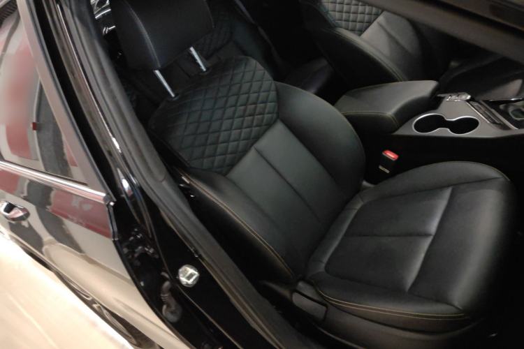 Used Kia KX7 2020 2.0T Automatic Two-Wheel Drive GLS 7-Seater Right Front Seat