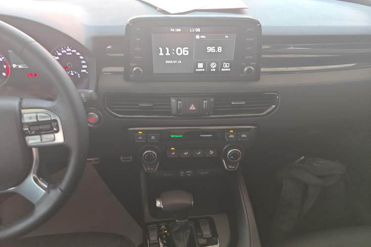 Used Kia KX7 2020 2.0T Automatic Two-Wheel Drive GLS 7-Seater Audio And AC Panel