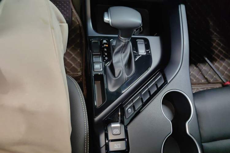 Used Kia KX7 2020 2.0T Automatic Two-Wheel Drive GLS 7-Seater Gear Lever