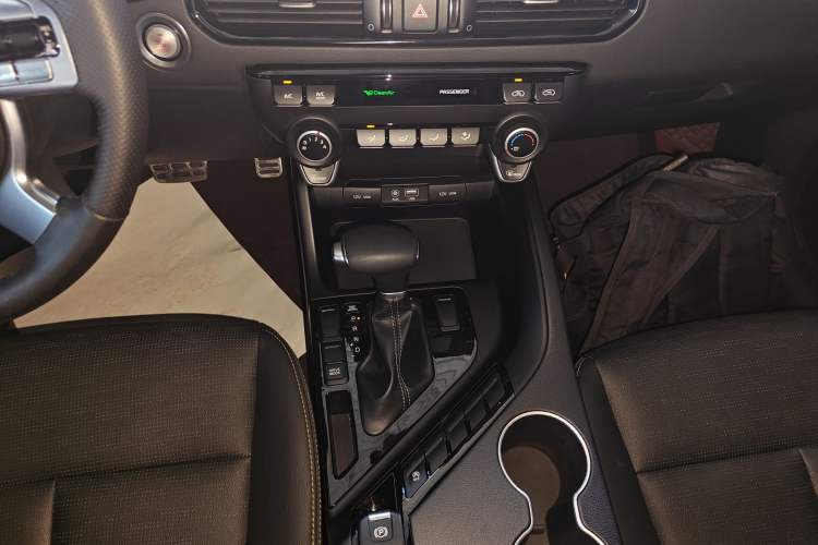 Used Kia KX7 2020 2.0T Automatic Two-Wheel Drive GLS 7-Seater Gear Lever
