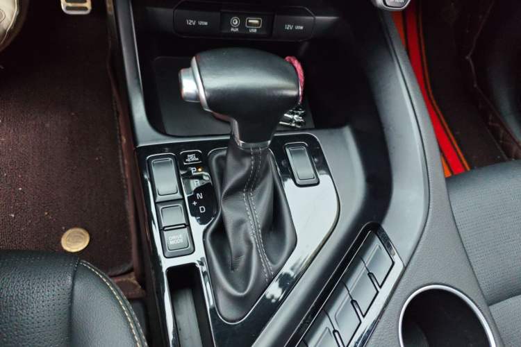 Used Kia KX7 2020 2.0T Automatic Two-Wheel Drive GLS 7-Seater Gear Lever