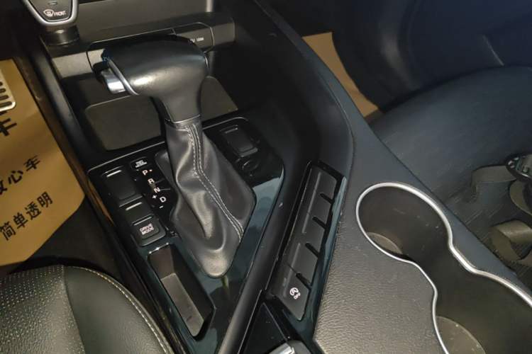 Used Kia KX7 2020 2.0T Automatic Two-Wheel Drive GLS 7-Seater Gear Lever
