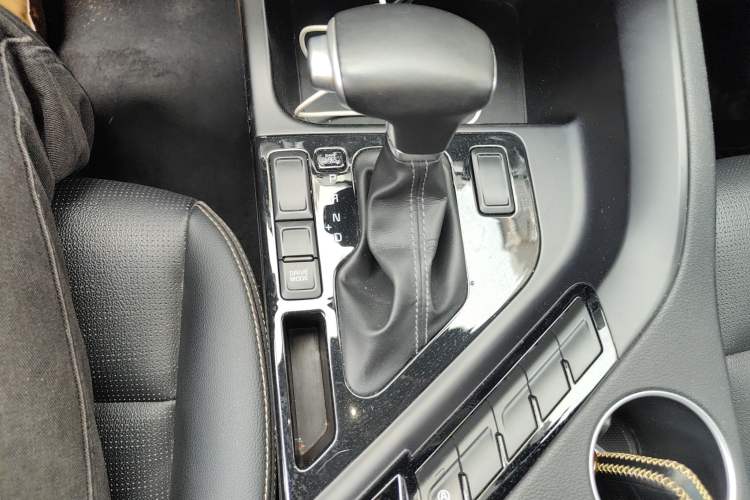 Used Kia KX7 2020 2.0T Automatic Two-Wheel Drive GLS 7-Seater Gear Lever