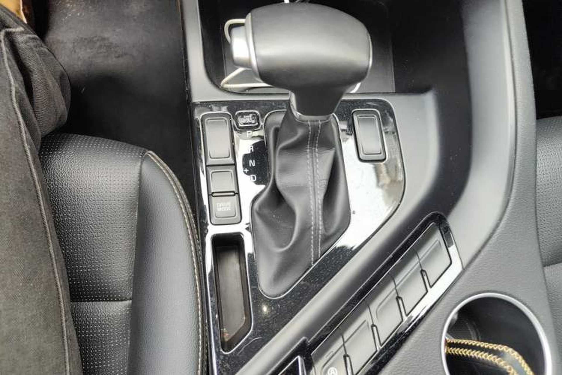 Used Kia KX7 2020 2.0T Automatic Two-Wheel Drive GLS 7-Seater Gear Lever