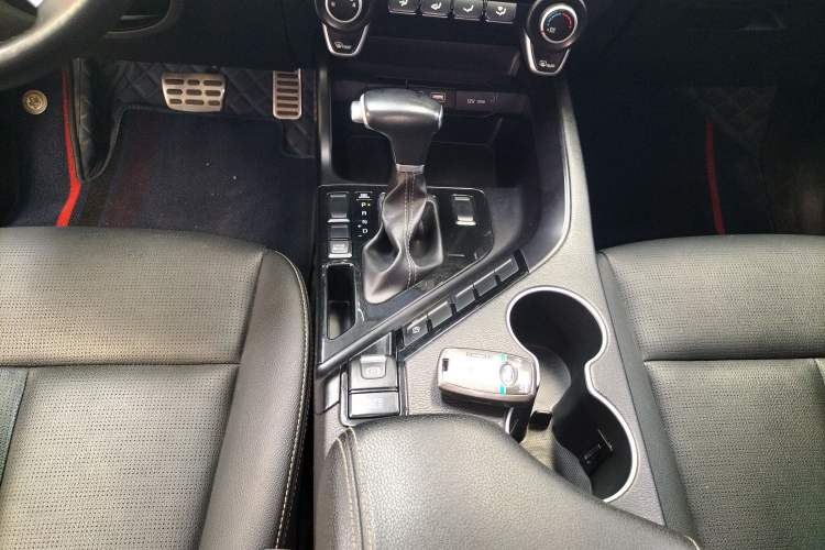Used Kia KX7 2020 2.0T Automatic Two-Wheel Drive GLS 7-Seater Gear Lever