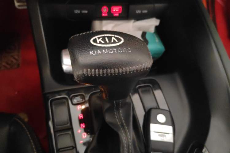 Used Kia KX7 2020 2.0T Automatic Two-Wheel Drive GLS 7-Seater Gear Lever