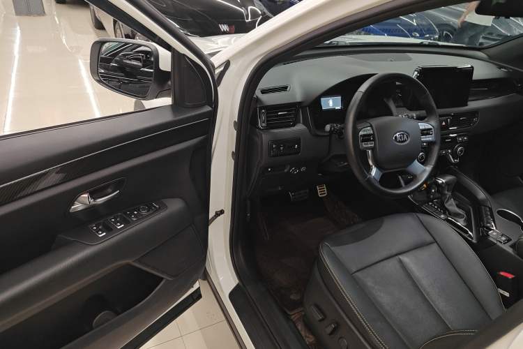 Used Kia KX7 2020 2.0T Automatic Two-Wheel Drive GLS 7-Seater Interior 3