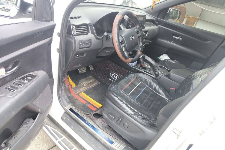 Used Kia KX7 2020 2.0T Automatic Two-Wheel Drive GLS 7-Seater Interior 3