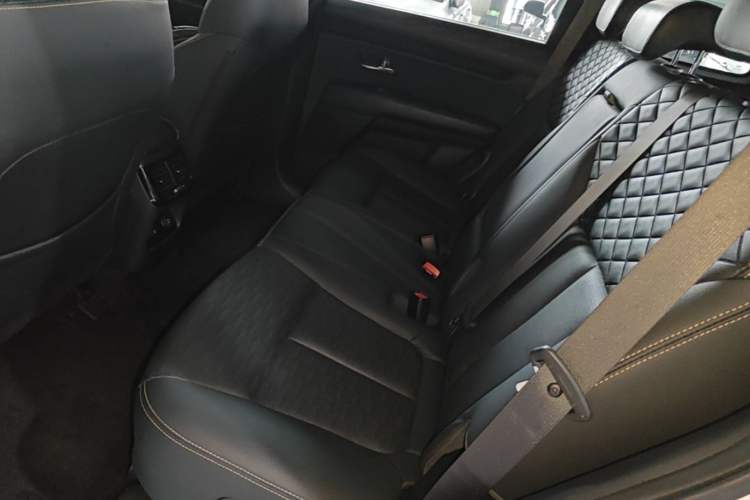 Used Kia KX7 2020 2.0T Automatic Two-Wheel Drive GLS 7-Seater Left Rear Seat