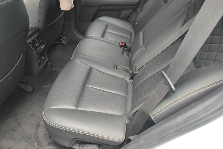 Used Kia KX7 2020 2.0T Automatic Two-Wheel Drive GLS 7-Seater Left Rear Seat