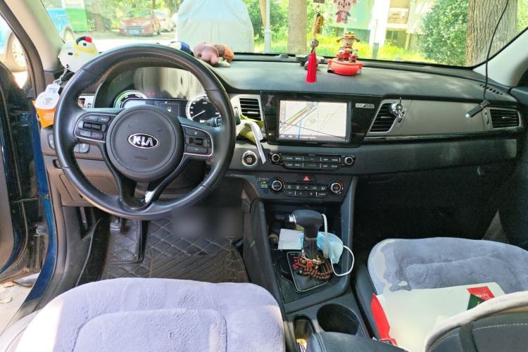 Used Kia Niro 2017 1.6L Luxury Edition Center Console