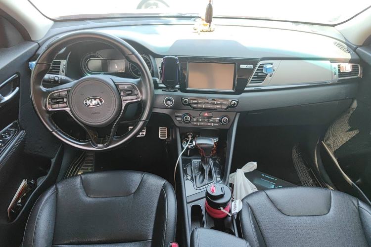 Used Kia Niro 2017 1.6L Luxury Edition Center Console