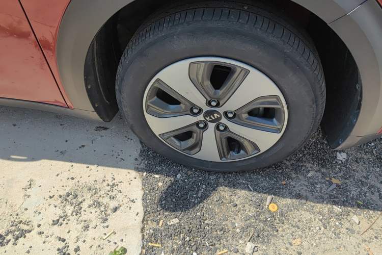 Used Kia Niro 2017 1.6L Luxury Edition Right Front Wheel Hub