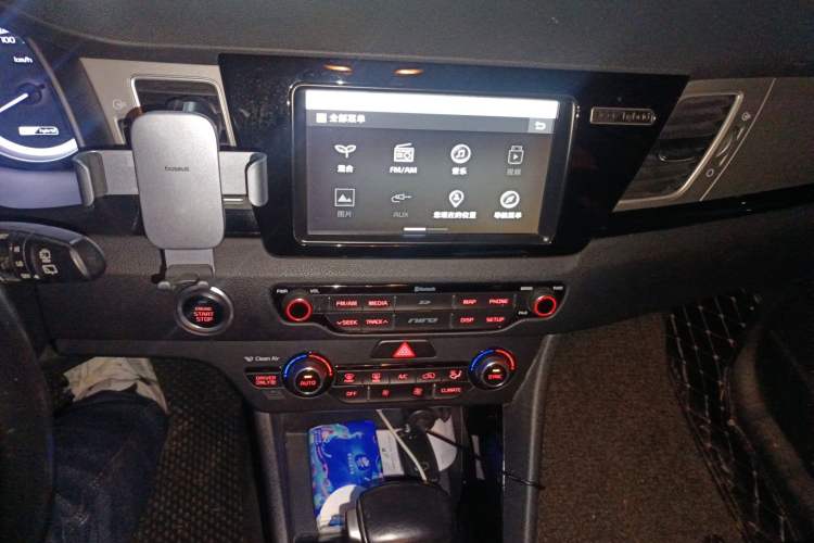 Used Kia Niro 2017 1.6L Luxury Edition Audio And AC Panel