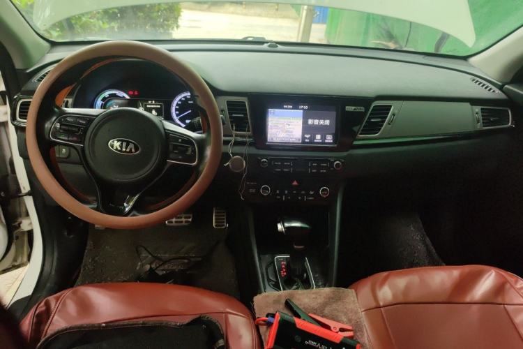 Used Kia Niro 2017 1.6L Luxury Edition Center Console